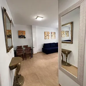 Centro - Beautiful , Newly Renovated 2 Bedroom Apartamento Torremolinos